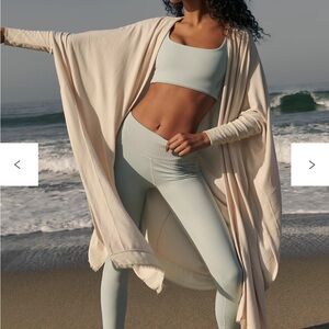 FP Movement x The Class Stay Grounded Cape (b0059)